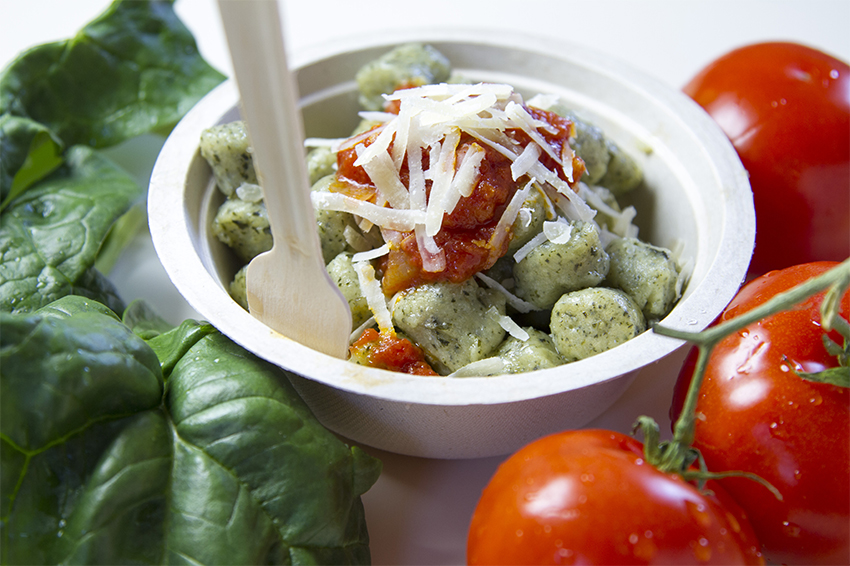 gnocchi spinach with tomato and basil